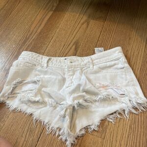 white demin shorts in good condition size: L
